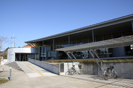 市立図書館　建物外観