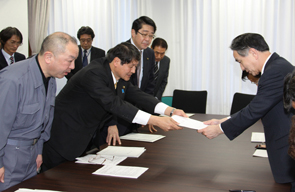 平野達男復興大臣へ要望書を提出