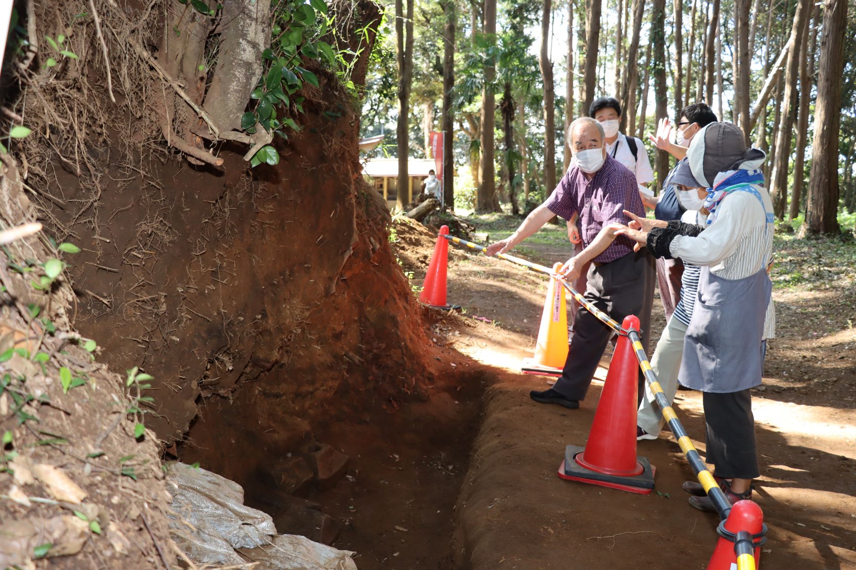 市長日記_島崎城石塔見学会