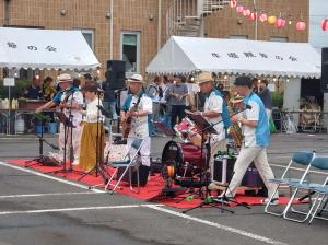 2牛堀納涼祭_バンド演奏.jpg