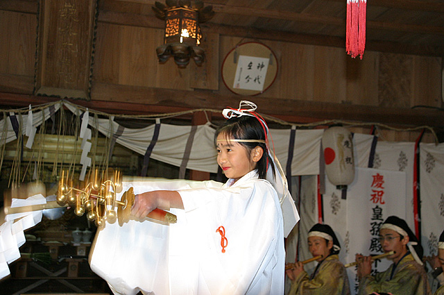 巫女舞神事（大生神社）3大