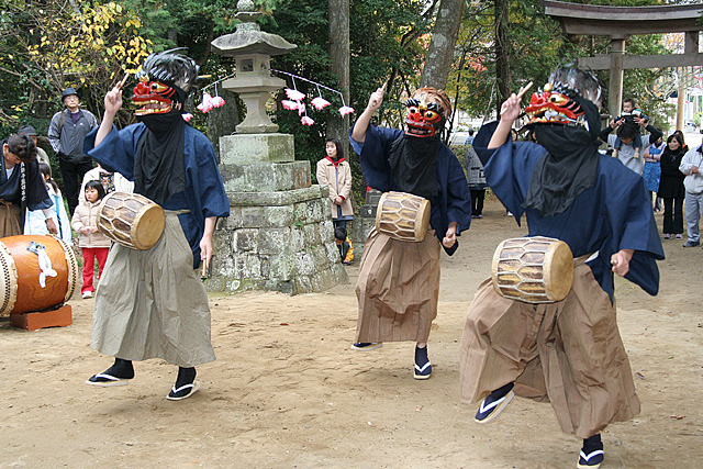 上戸の獅子舞（国神神社）3大